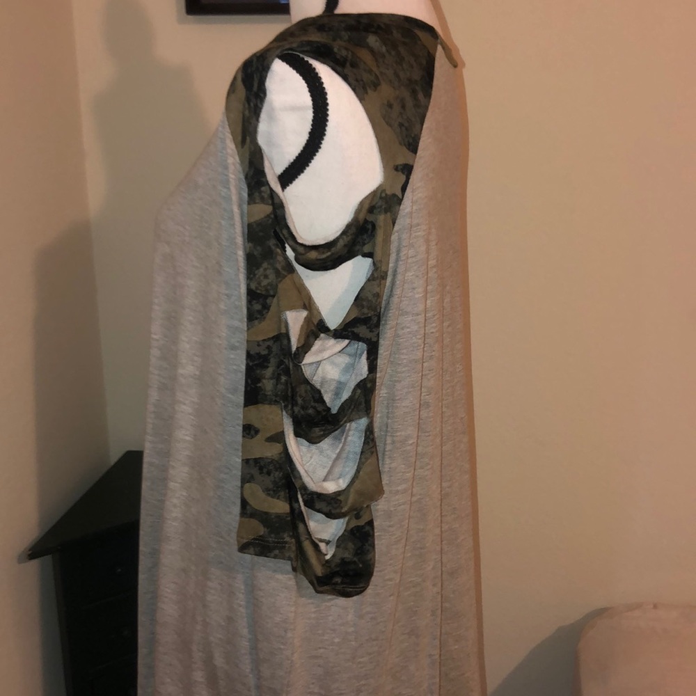🌺Closeout🌺 GREEN CAMOUFLAGE CUTOUT SLEEVE - Picture 3 of 7